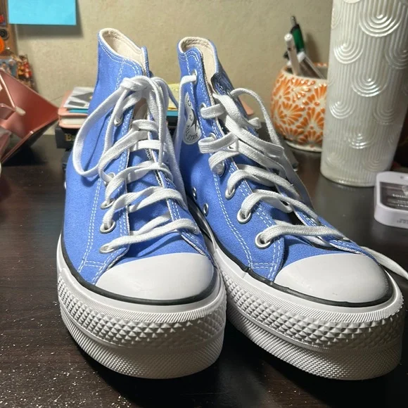 Converse women’s size Color royal pulse